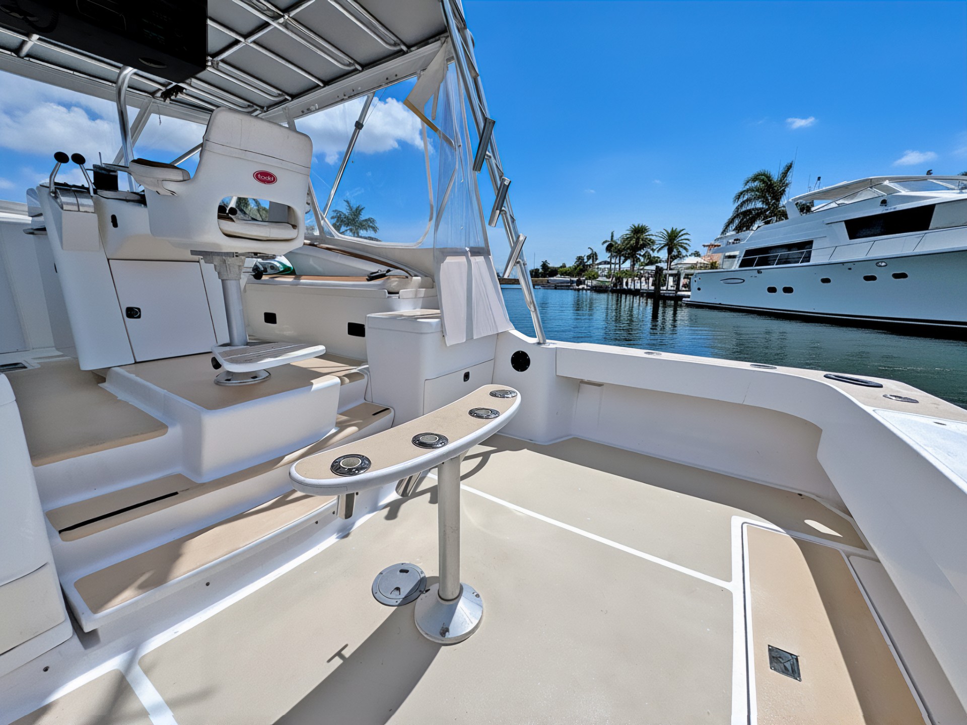 Yacht Photo 11